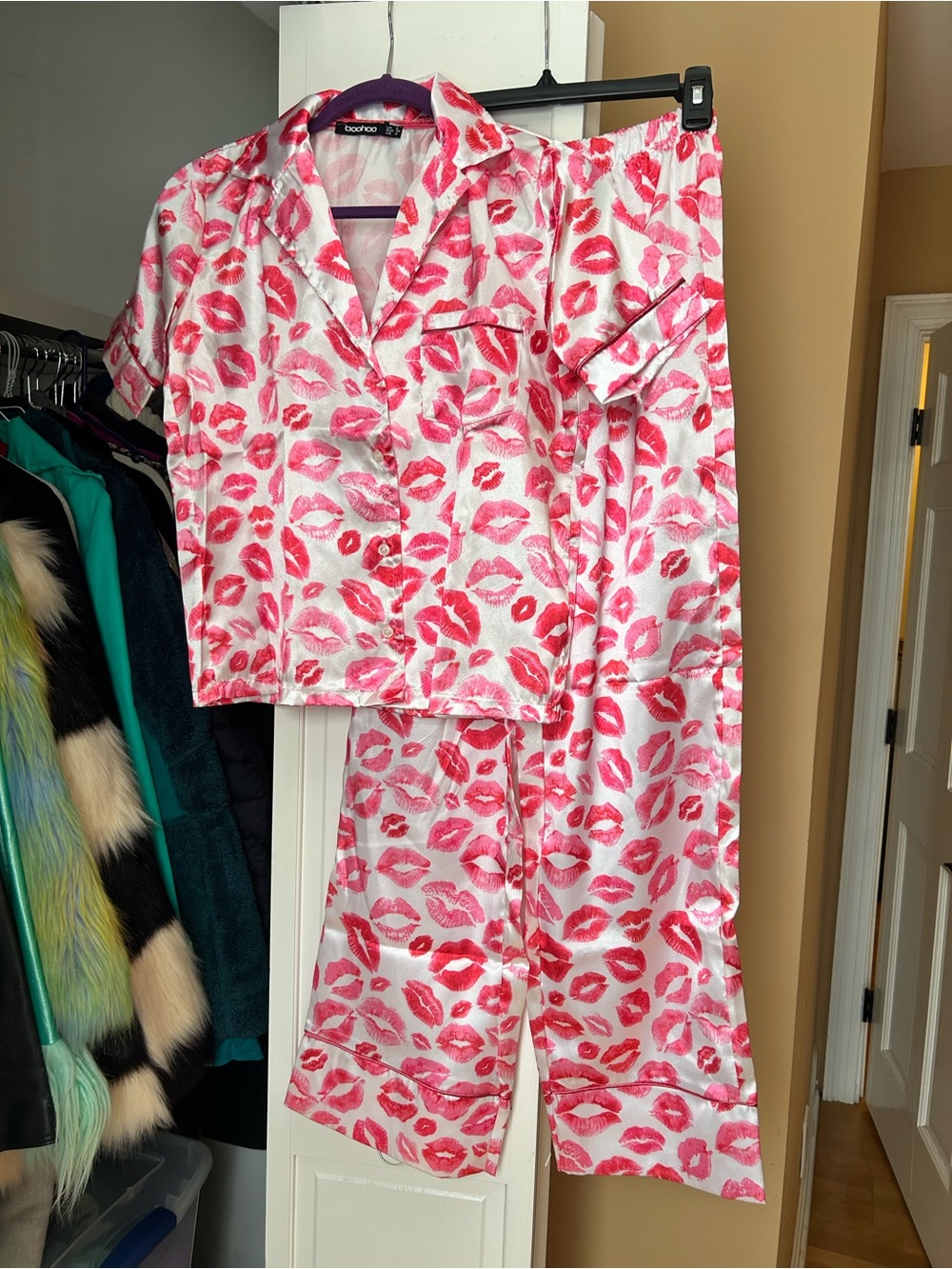 Boohoo Lip-Print Kisses Pajama Set | Pink & White | Size 4